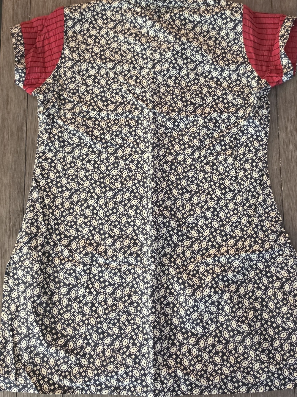 +Color Patterned Button-Front Cap-Sleeve Dress in Black and Red - Picture 3 of 3